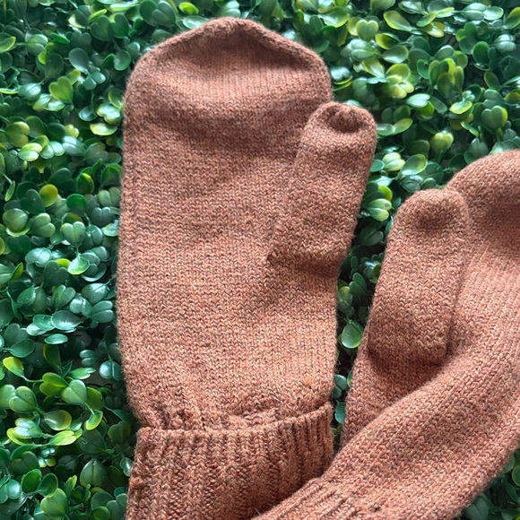 Mittens - Picture 4 of 4